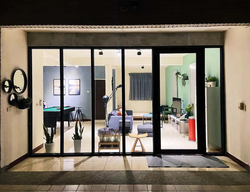Private 1-11 people with parking, pool table, board games, Netflix/Donghai Business District, Art Street <See description for number of people> - Image 1