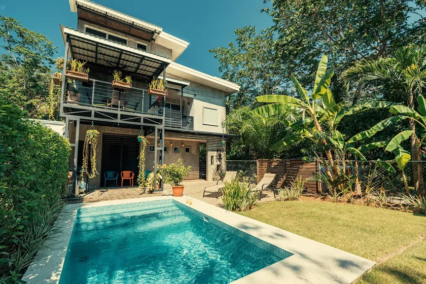 Casa Sin Zapatos, in the surfing mecca of Playa Hermosa - Image 1