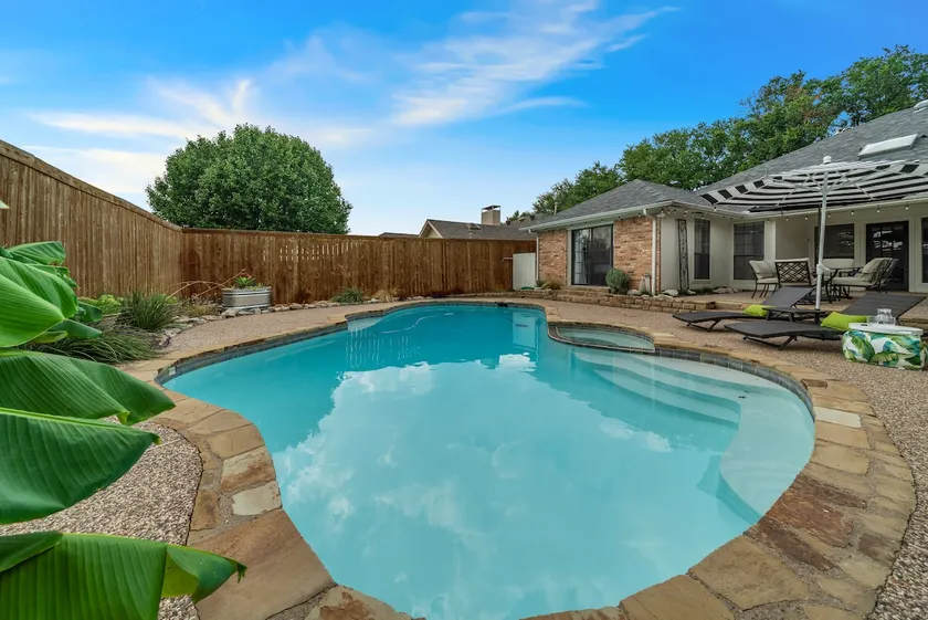 Family Friendly Luxury Home with Pool - Image 1