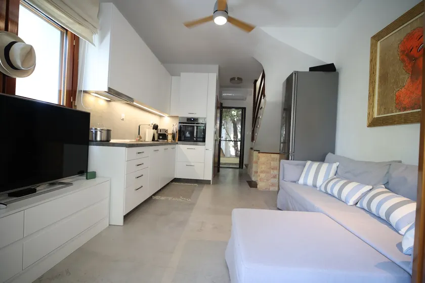 Modern holiday beach house - Image 1