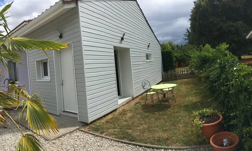 Studio with private garden - Image 1
