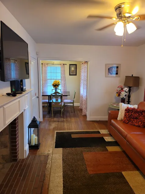 Cozy Greenville Home. Central Location - Image 1