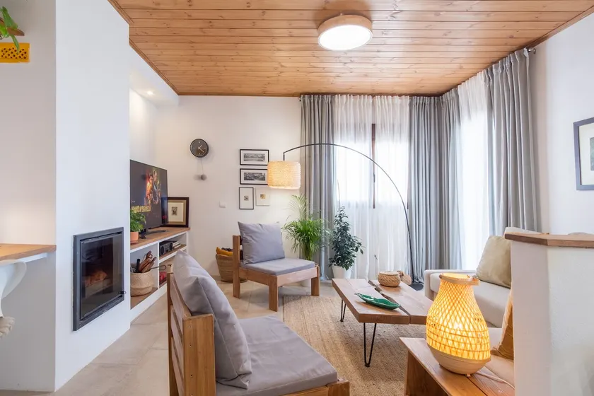 An ideal country house for couples to get away. - Image 1