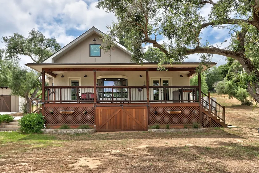 Amazing escape! Private pond+yard games+EV charger - Image 1