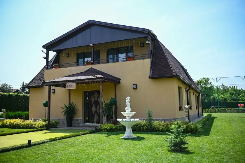 ERIDA house near Ruse with billiards and tennis - Image 1