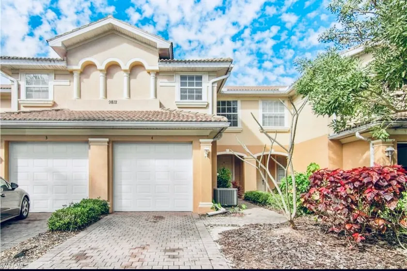 Newly Renovated Townhouse! 10 min from the beach - Image 1