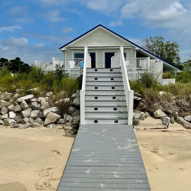 Private Beachfront Cottage with 2 Bedrooms + Loft - Image 1