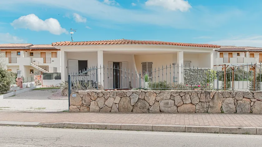 Villa à 50 mètres de la plage blanche et de la mer cristalline de Budon - Image 1