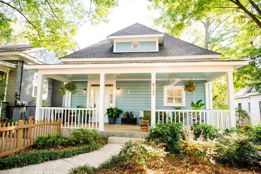 1 mi to Downtown 1.5 to Stadium Charming 3br house - Image 1