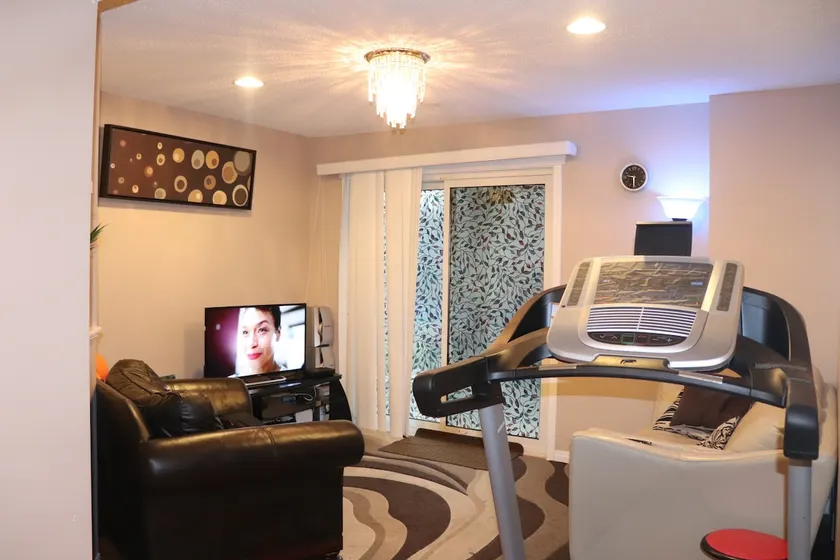 Cozy 1 bedroom Suite in Prestigious Panorama Hills - Image 1