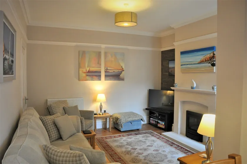 Beautiful and Spacious House Close to The Beach - Image 1