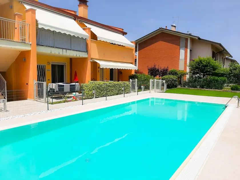 New lake house with pool - Image 1