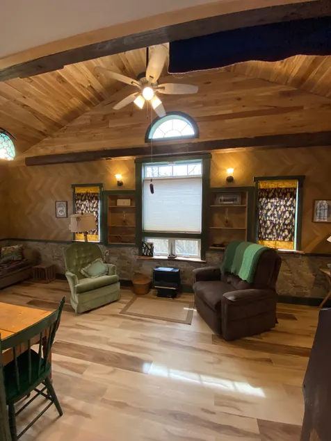 Knowhere Else--rustic compact apartment with loft - Image 1