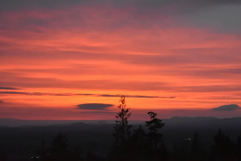 1 bdrm independent suite with the best view . - Image 1
