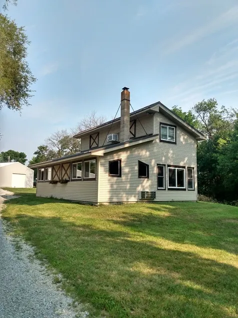 Two Bedroom Cottage nestled in quiet wooded area. - Image 1