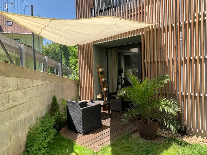 Lake apartment with a terrace - Image 1