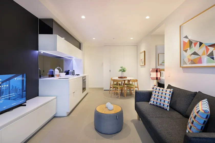 Central 2-Bed Apartment with Parking, Pool and Gym - Image 1