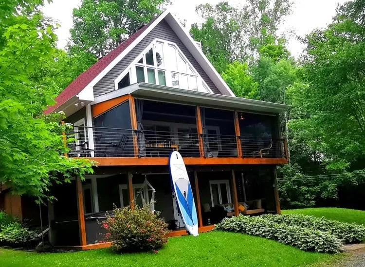 Equinox Luxurious waterfront chalet with spa - Image 1