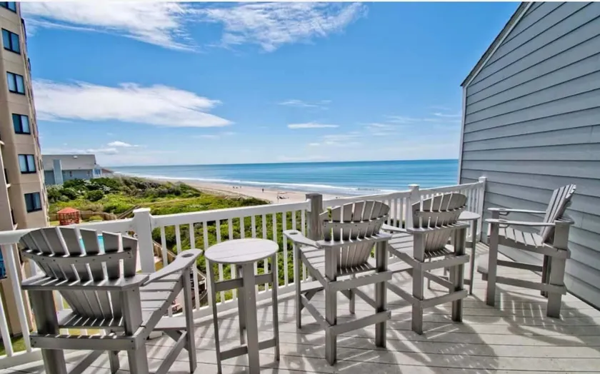 Top Floor Oceanfront Condo, beautifully decorated - Image 1
