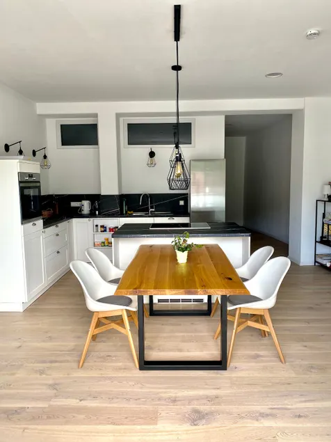 Exclusive 82 sqm loft apartment with underground parking centrally located - Image 1
