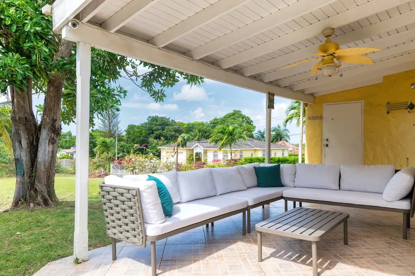 Charming Hacienda three bedroom retreat - Image 1