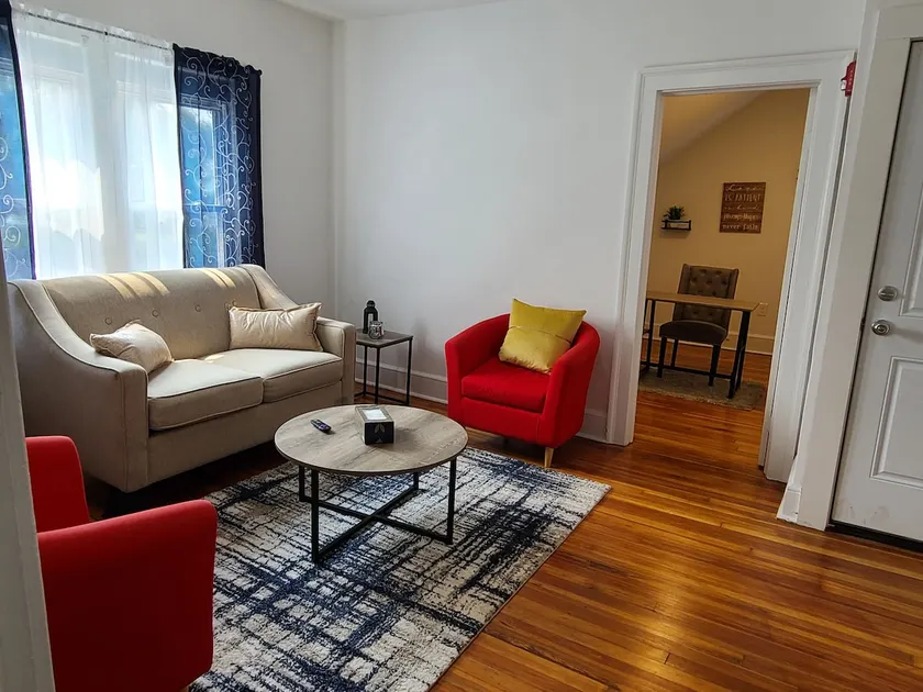 2 Bedrooms Suburban Hidden Penthouse! - Image 1