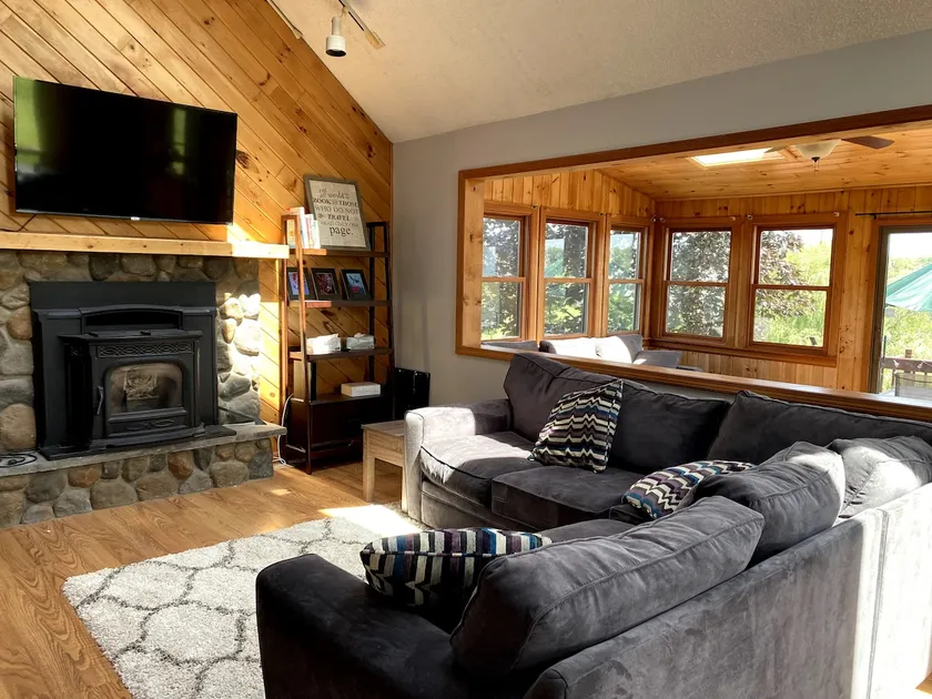 Large & Sunny Lakefront Home  - Image 1