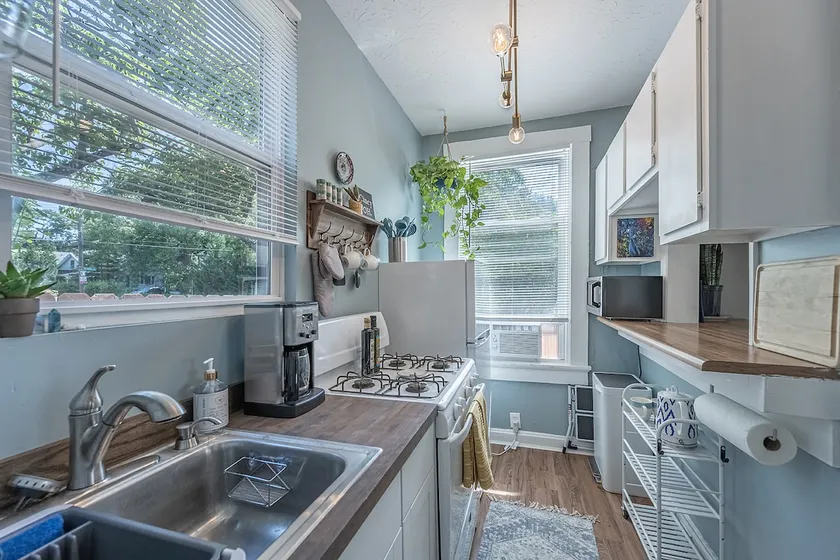 The Den - Cozy 1BR in Central Pleasant Ridge - Image 1