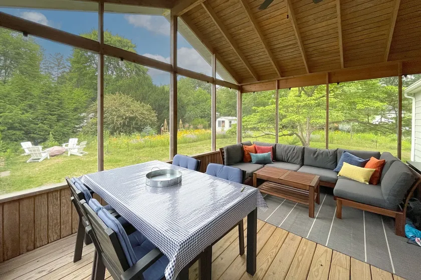 Sunflower Cottage: Relax near Warren Dunes - Image 1