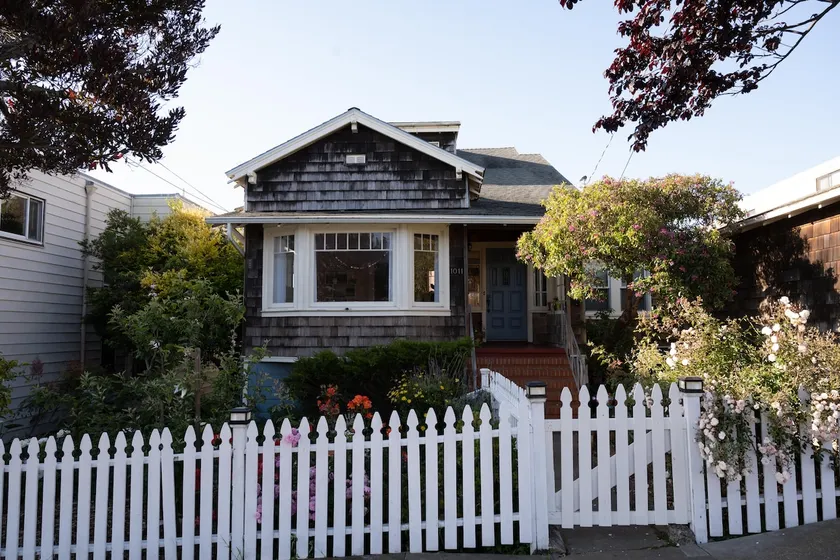 Spacious House & Garden for 8+ (Free Parking) - Image 1