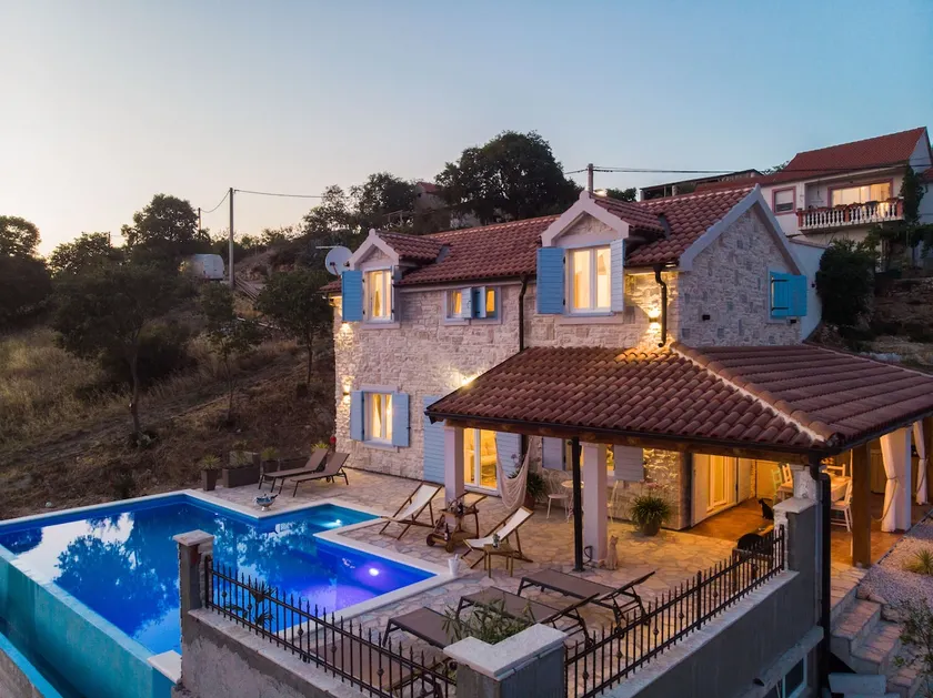 Stone Villa Cara d Oro - Heated Infinity Pool & Views - Image 1