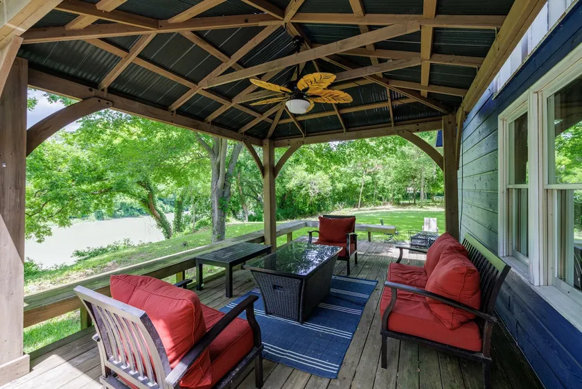 River access w/kayaks! & HOT TUB - Image 1