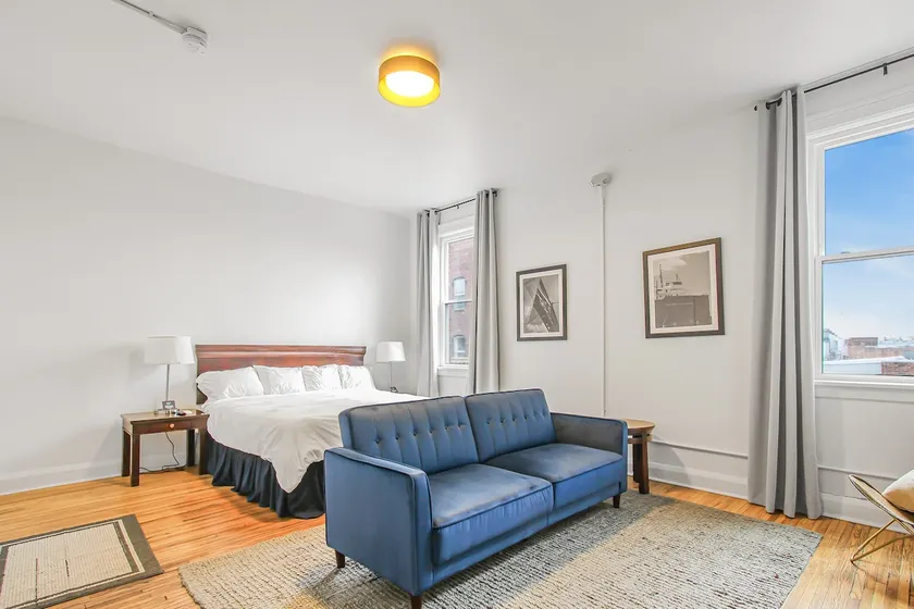 Historic, Charming Downtown Studio w/ EZ Check In - Image 1
