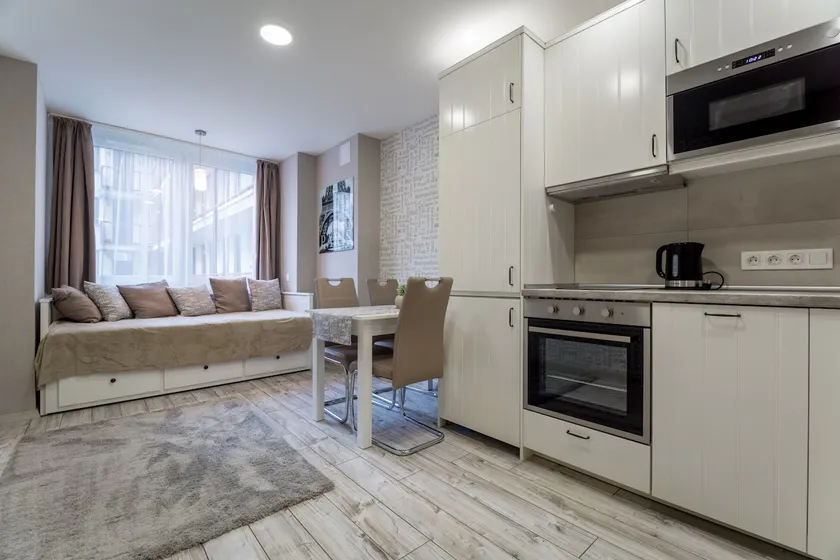 Bright & Cozy Downtown Flat|AC| Walk to Parliament - Image 1