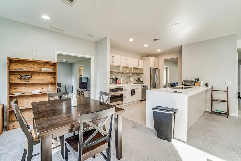 Modern East Hill Home, Premier Location! - Image 1