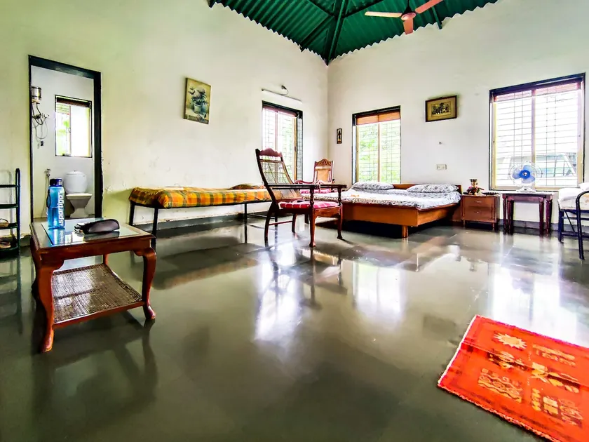 Serene 1-bedroom with patio farm stay - Image 1