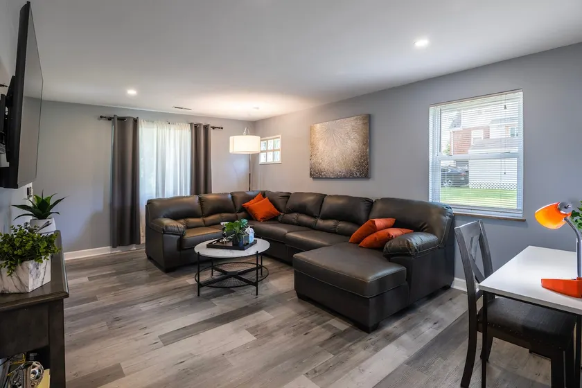 Cozy 2BR Retreat Safe Neighborhd Mins from Dwntwn - Image 1