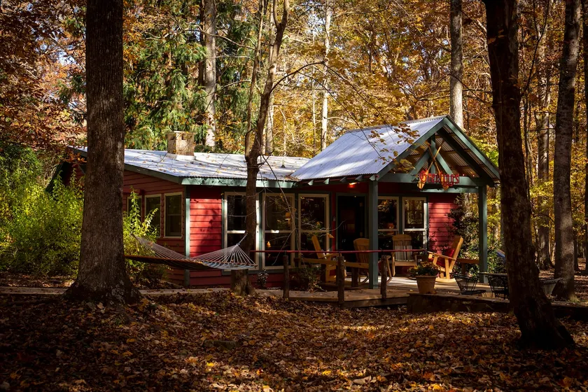 Designer 1880s Log Cabin - 2 Private King Suites - Walk to Mentone - Image 1