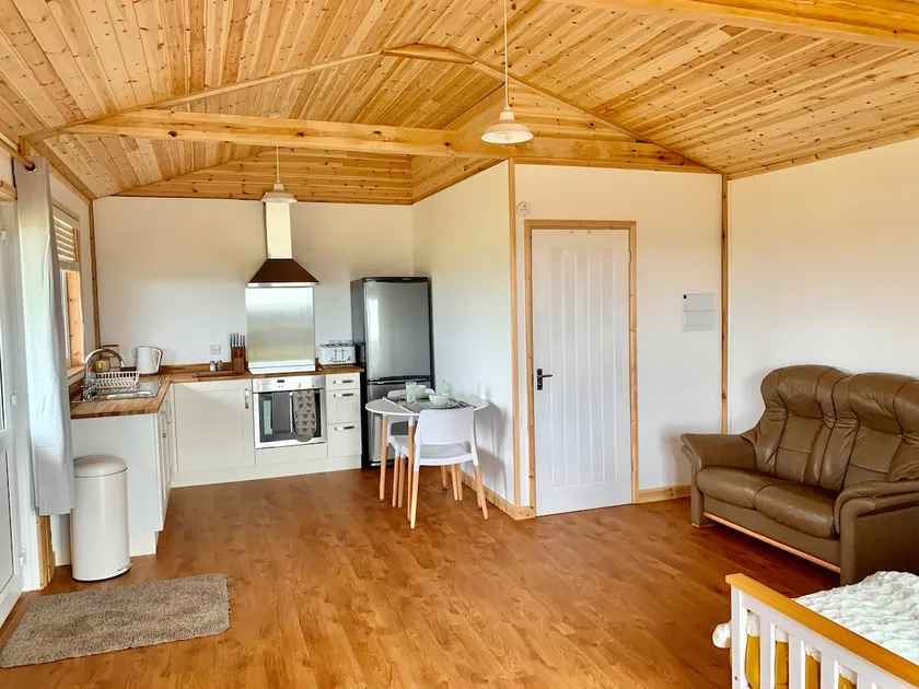 Benn Park Log cabin Near to Newquay with Sea View - Image 1