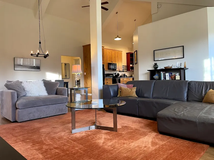 Creekside Retreat Close to Town - Image 1