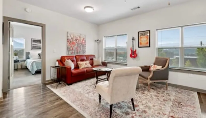 210 Luxury _ Condo _ Riverfront & Downtown - Image 1