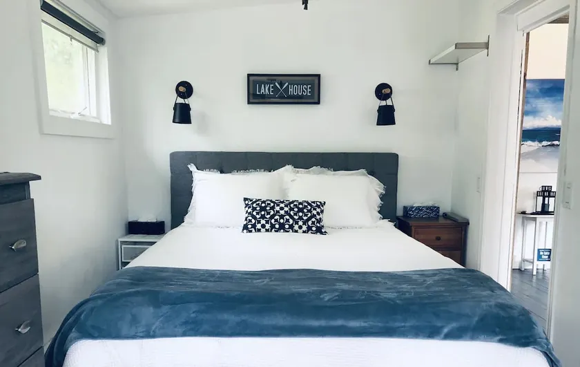 Crystal Cambridge Cottage - 5 min walk to the beach & local eateries! - Image 1