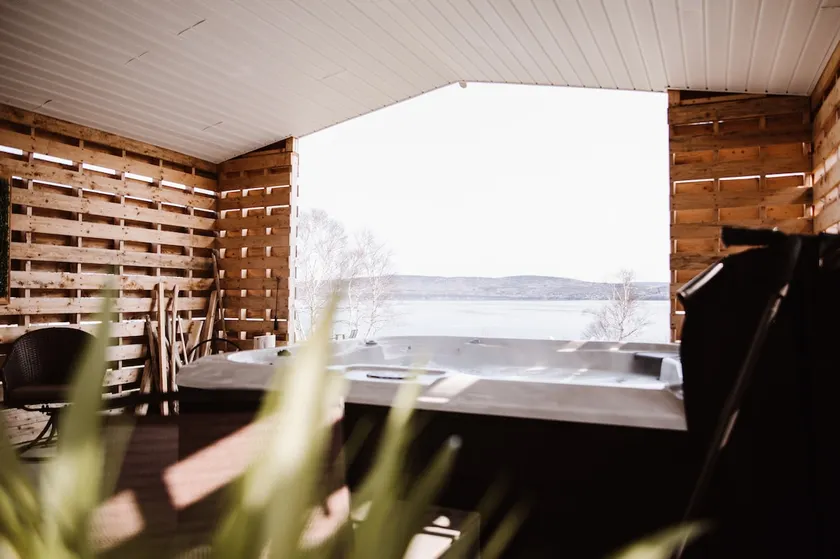 SeaBreeze Home by the Sea Waterfront+Hot Tub+BBQ - Image 1