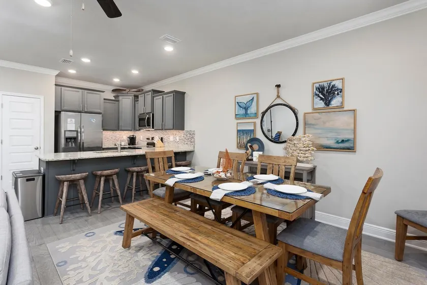Turn & Slip Inn w/pool to this luxe 3BR townhouse - Image 1