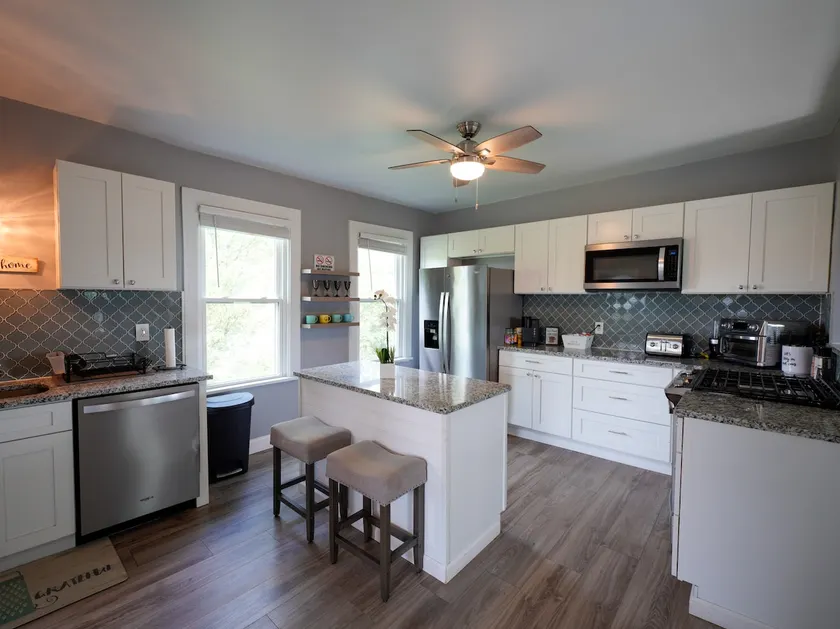 Stylish apartment in a really safe neighborhood! - Image 1