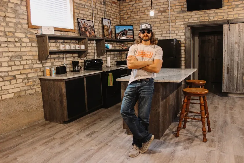 Dale Brisby's studio apartment @ the DaleWearHouse - Image 1