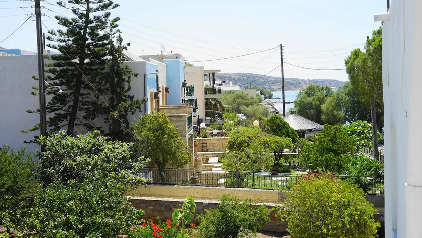 Seafront Apartment - Image 1