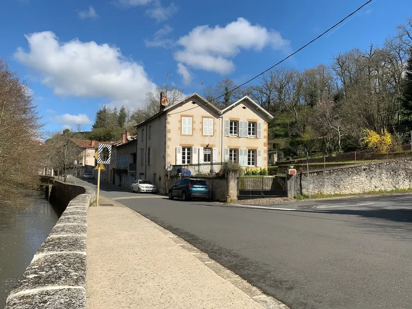 Large bright townhouse in Confolens with garden - Image 1