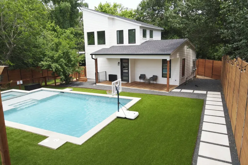 Catalina Guesthouse w/ Hot Tub and Pool - Image 1