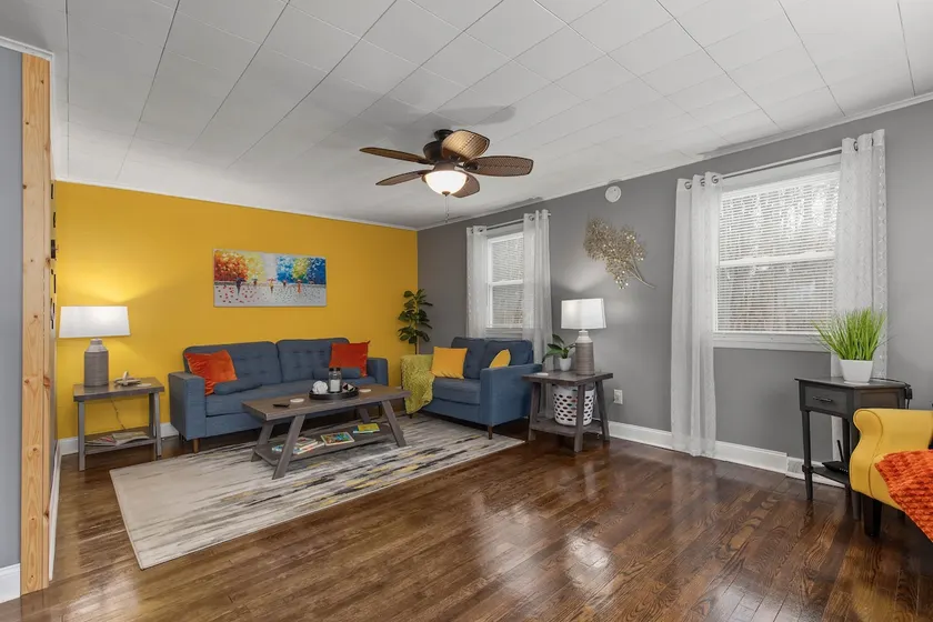 Newly Renovated, Brand New Furnishings, King Bed! - Image 1